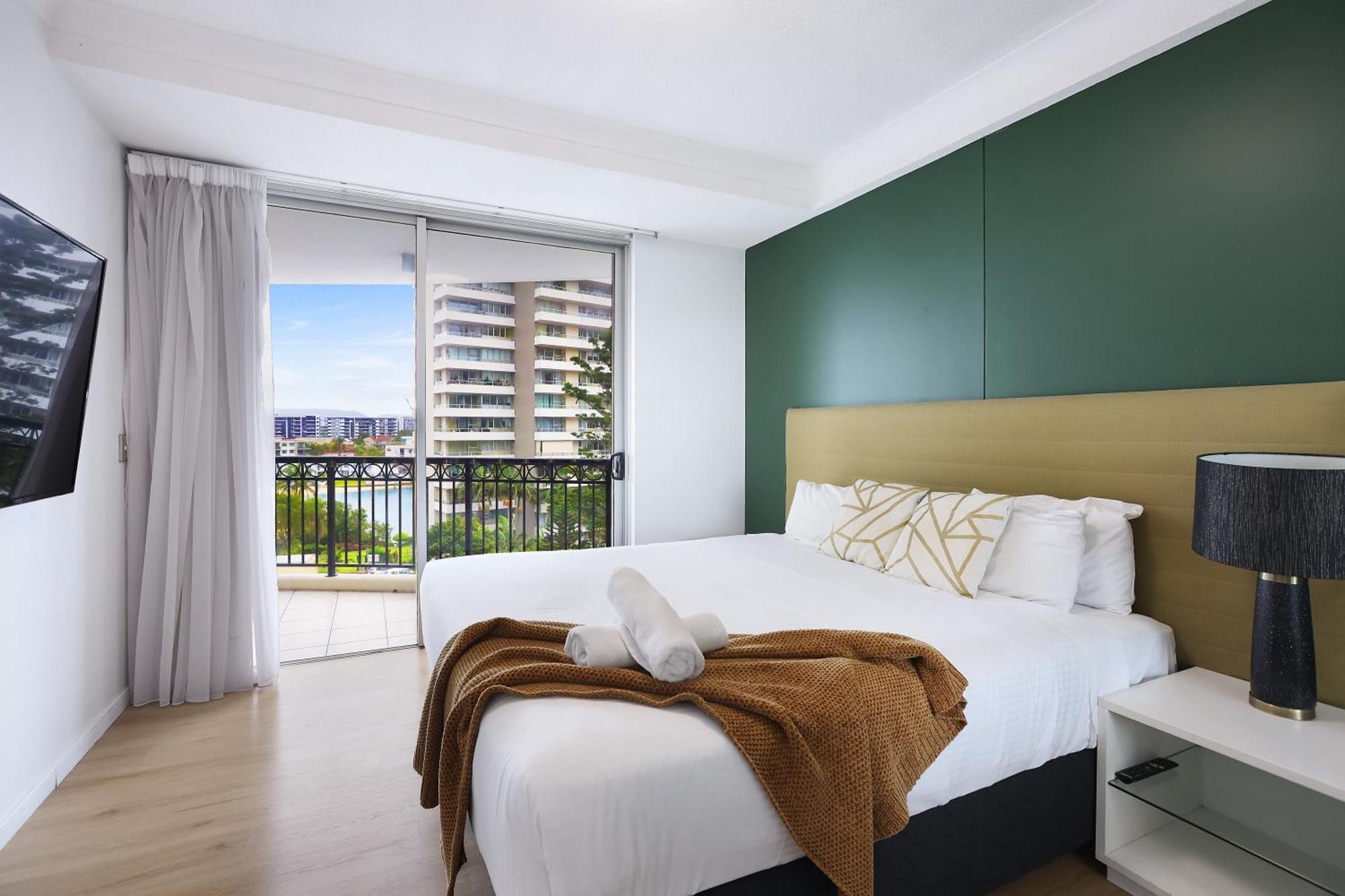 Chevron Renaissance Surfers Paradise Sleeps 10 4th Floor - Optimise Gold Coast
